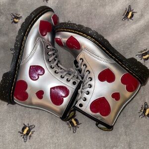 Kids Dr. Martens limited Silver heart boots